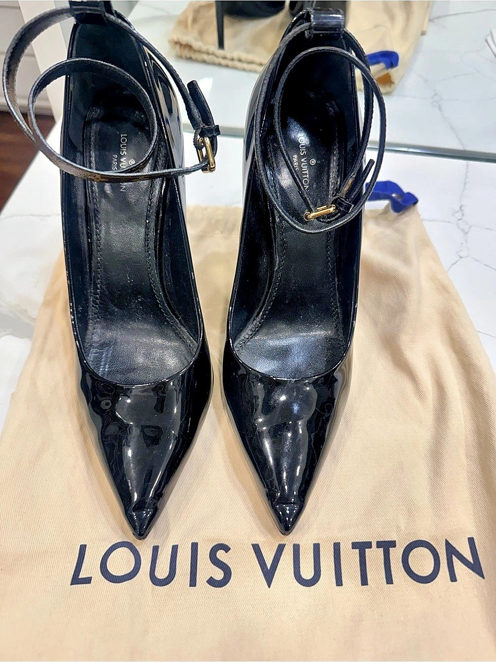 Louis Vuitton Patent Pointed-Toe Heels in Black EU 38 1⁄2